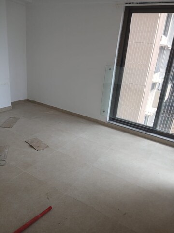 Room in 3 BHK Apartment at Kanakia Silicon Valley, Powai – for Rent