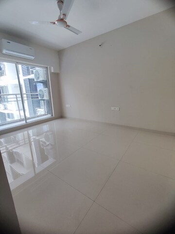 Room in 2 BHK Apartment at Planet Godrej, Jacob Circle – for Rent