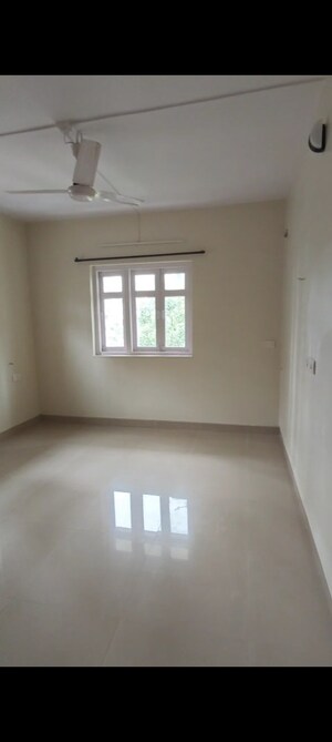 Room in 2 BHK Apartment at Moon Reach, Prabhadevi – for Rent