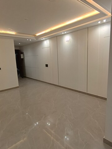 Room in 3 BHK Apartment at Mahavir Enclave 1 – for Sale