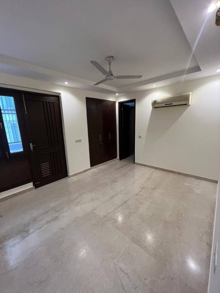 Room, anand niketan 3 Bedroom 300 Sq.Yd. Builder Floor In Anand Niketan Delhi 9248488