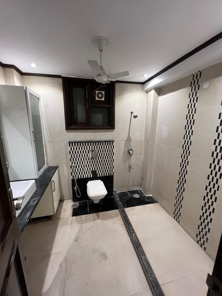 Master Bedroom, anand niketan 3 Bedroom 300 Sq.Yd. Builder Floor In Anand Niketan Delhi 9248488