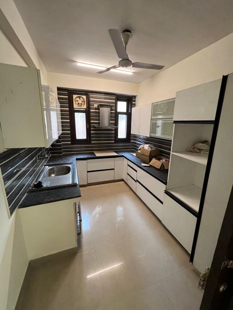 Kitchen, anand niketan 3 Bedroom 300 Sq.Yd. Builder Floor In Anand Niketan Delhi 9248488