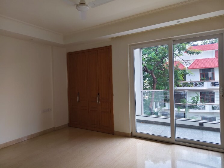 Room, anand niketan 3 Bedroom 300 Sq.Yd. Builder Floor In Anand Niketan Delhi 9248492