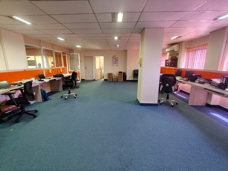  Parking, nungambakkam Commercial Office Space in IT/SEZ 2400 Sq.Ft. In Nungambakkam Chennai 9248502