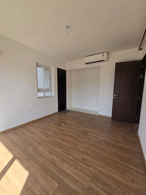 Room in 3.5 BHK Apartment at Indiabulls One Indiabulls, Pokhran Road No Two – for Rent