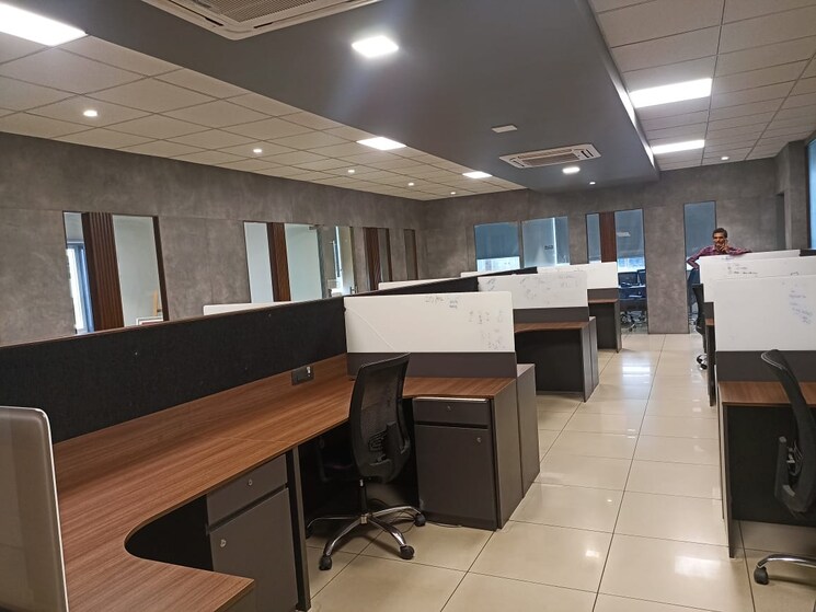 Team Area, alkapuri Commercial Office Space 3000 Sq.Ft. In Alkapuri Vadodara 9248506