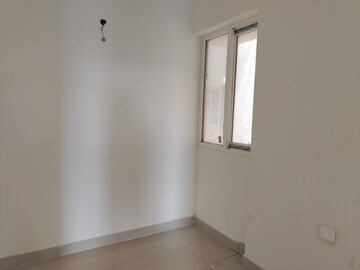 Room in 3 BHK Apartment at Signature Global Golf Greens, Sector 79 – for Sale