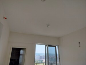 Room in 3 BHK Apartment at Signature Global Golf Greens, Sector 79 – for Sale