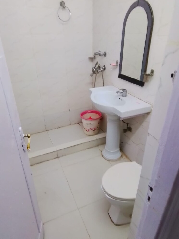 Bathroom, anand niketan 3 Bedroom 200 Sq.Yd. Builder Floor In Anand Niketan Delhi 9248533