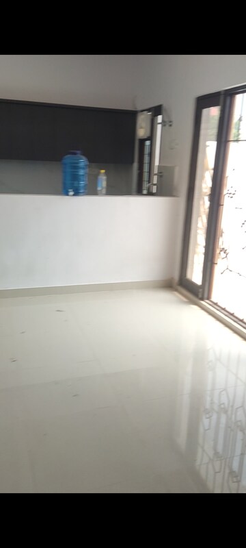 Room in 2 BHK Builder Floor at Beta Ii Greater Noida – for Rent