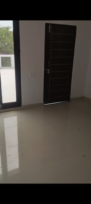 Room in 2 BHK Builder Floor at Beta Ii Greater Noida – for Rent