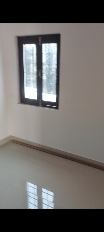 Room in 2 BHK Builder Floor at Beta Ii Greater Noida – for Rent