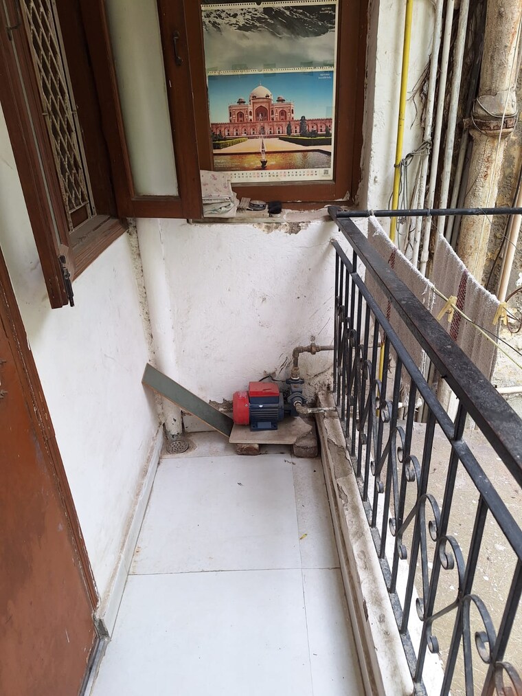 Balcony, chittaranjan park 1 RK 500 Sq.Ft. Builder Floor In Chittaranjan Park Delhi 9248544