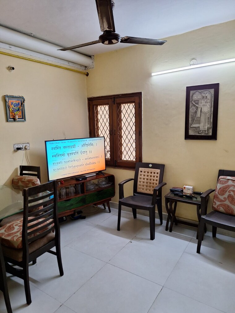 Living Room, chittaranjan park 1 RK 500 Sq.Ft. Builder Floor In Chittaranjan Park Delhi 9248544