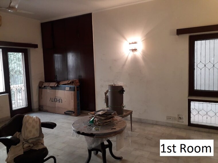 Living Room, chittaranjan park 1 RK 500 Sq.Ft. Builder Floor In Chittaranjan Park Delhi 9248544