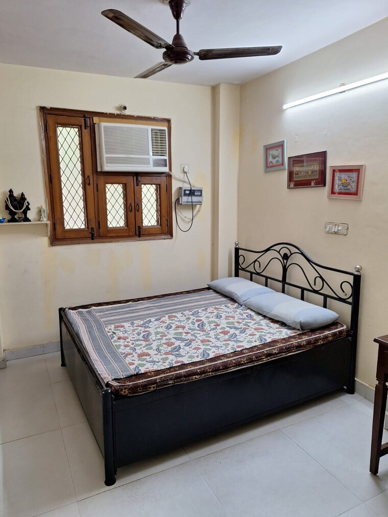 Bedroom, chittaranjan park 1 RK 500 Sq.Ft. Builder Floor In Chittaranjan Park Delhi 9248544