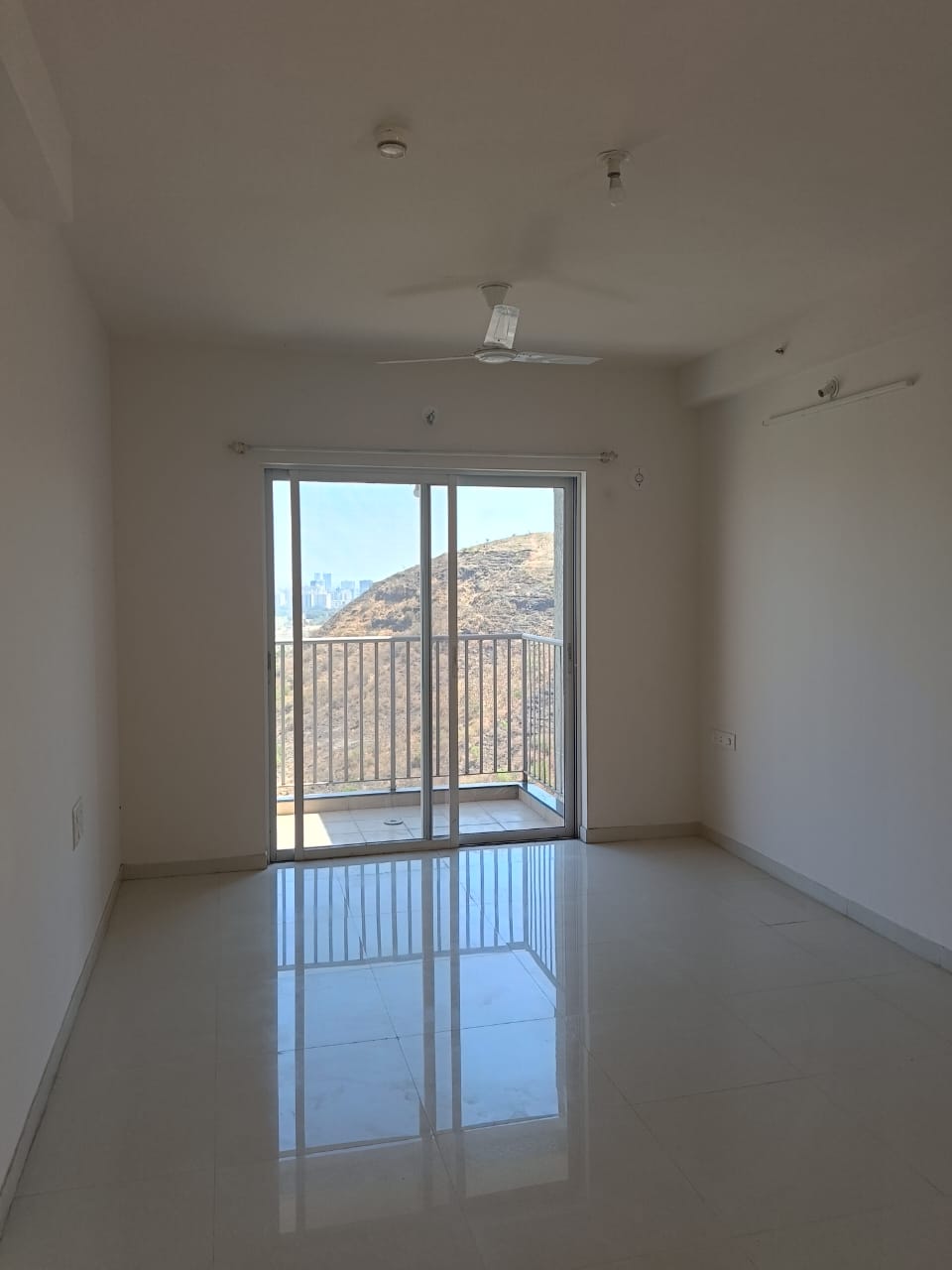 3 BHK 900 Sq.Ft. Apartment in Godrej Hillside