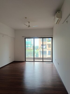 Room in 5 BHK Apartment at Kolte Patil 24K Atria, Pimple Nilakh – for Rent