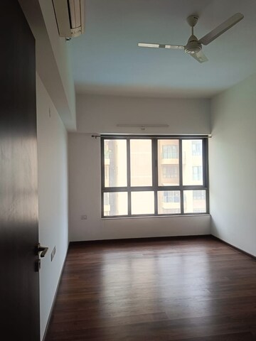 Room in 5 BHK Apartment at Kolte Patil 24K Atria, Pimple Nilakh – for Rent