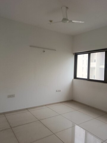 Room in 5 BHK Apartment at Kolte Patil 24K Atria, Pimple Nilakh – for Rent