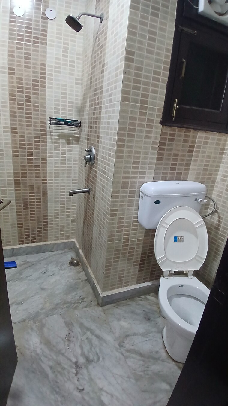 Bathroom, noor nagar 2 Bedroom 900 Sq.Ft. Apartment In Noor Nagar Delhi 9248562