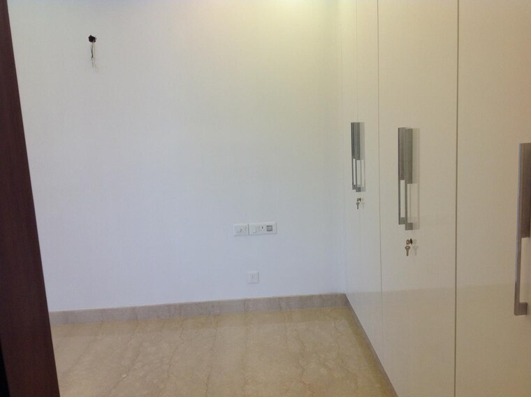 Room, defence colony 3 Bedroom 217 Sq.Yd. Builder Floor In Defence Colony Delhi 9248568