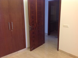 Room in 3 BHK Builder Floor at Defence Colony – for Rent