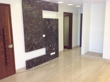 Room in 3 BHK Builder Floor at Defence Colony – for Rent