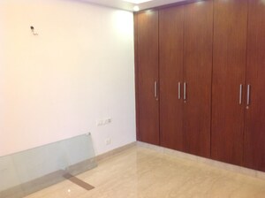 Room in 3 BHK Builder Floor at Defence Colony – for Rent