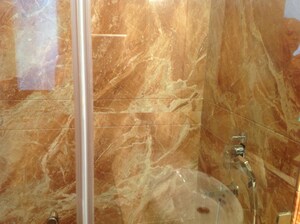 Furnished Amenities in 3 BHK Builder Floor at Defence Colony – for Rent