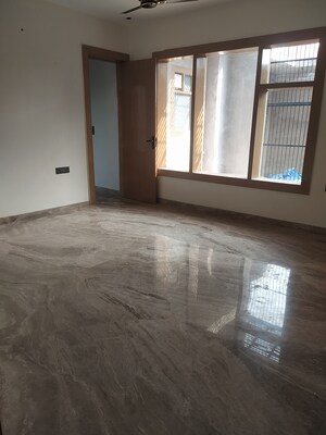 Room in 4 BHK Builder Floor at Godrej Woods, Sector 43 – for Rent