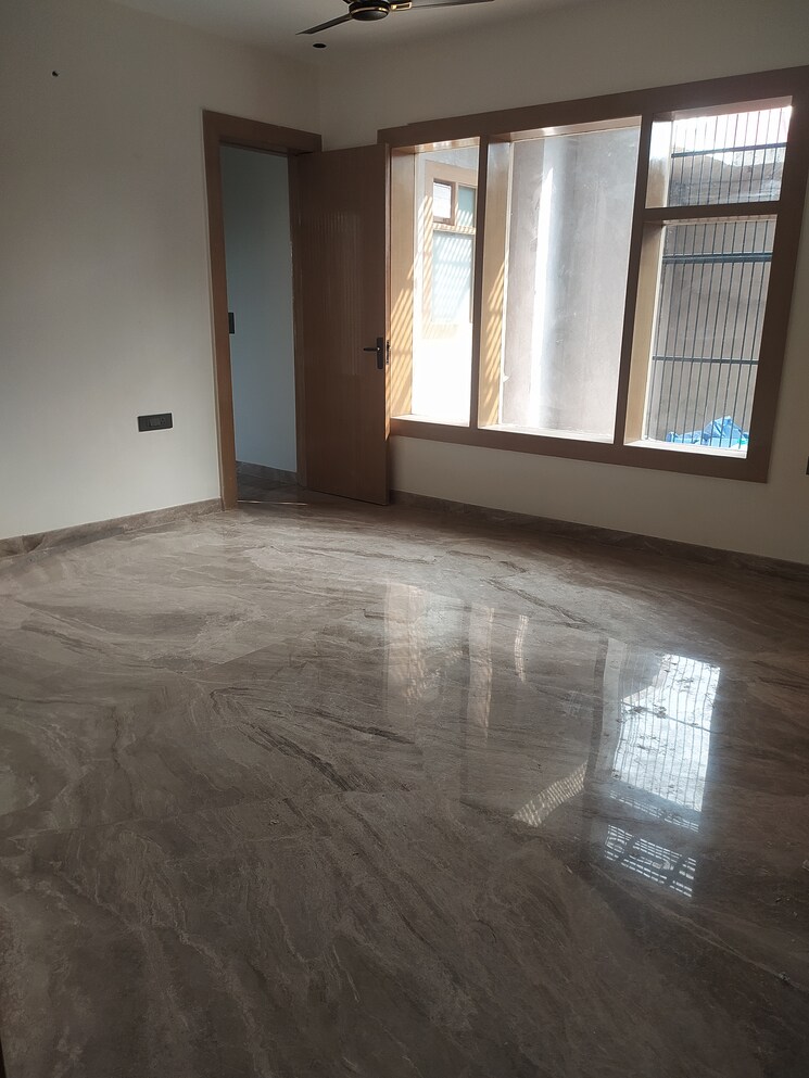 Room, godrej-woods 4 Bedroom 45000 Sq.Ft. Builder Floor In Sector 43 Noida 9248576