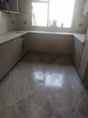 Room in 4 BHK Builder Floor at Godrej Woods, Sector 43 – for Rent