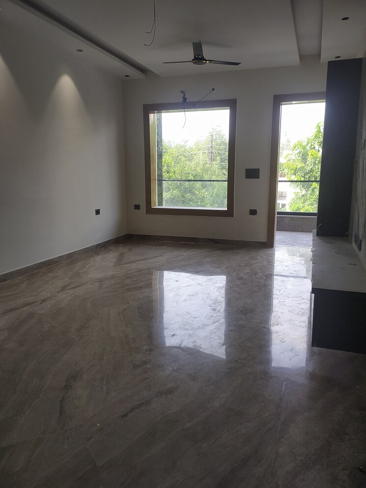 Room, godrej-woods 4 Bedroom 45000 Sq.Ft. Builder Floor In Sector 43 Noida 9248576