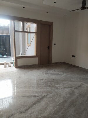 Building Lobby in 4 BHK Builder Floor at Godrej Woods, Sector 43 – for Rent