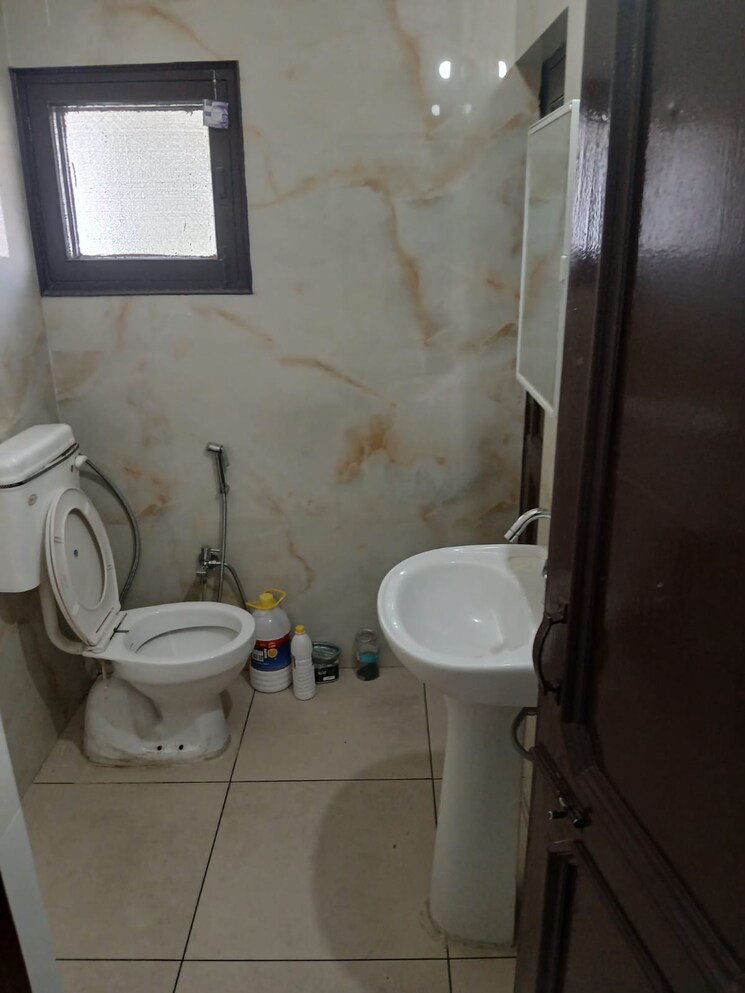 Bathroom, sector 38 2 Bedroom 3300 Sq.Ft. Builder Floor In Sector 38 Chandigarh 9248578