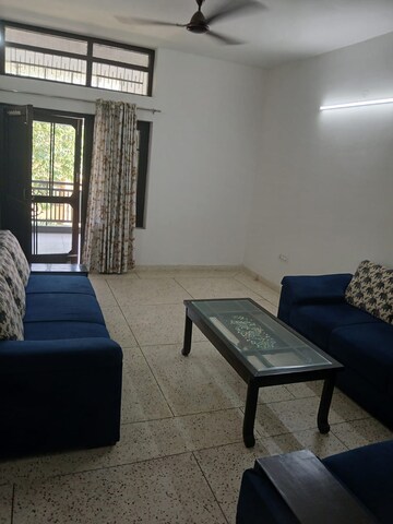 Living Room in 2 BHK Builder Floor at Sector 38 – for Rent