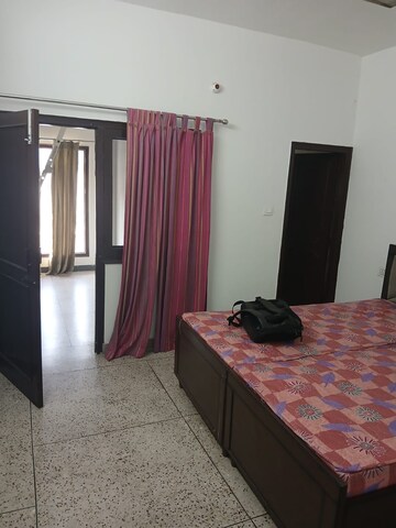 Bedroom in 2 BHK Builder Floor at Sector 38 – for Rent