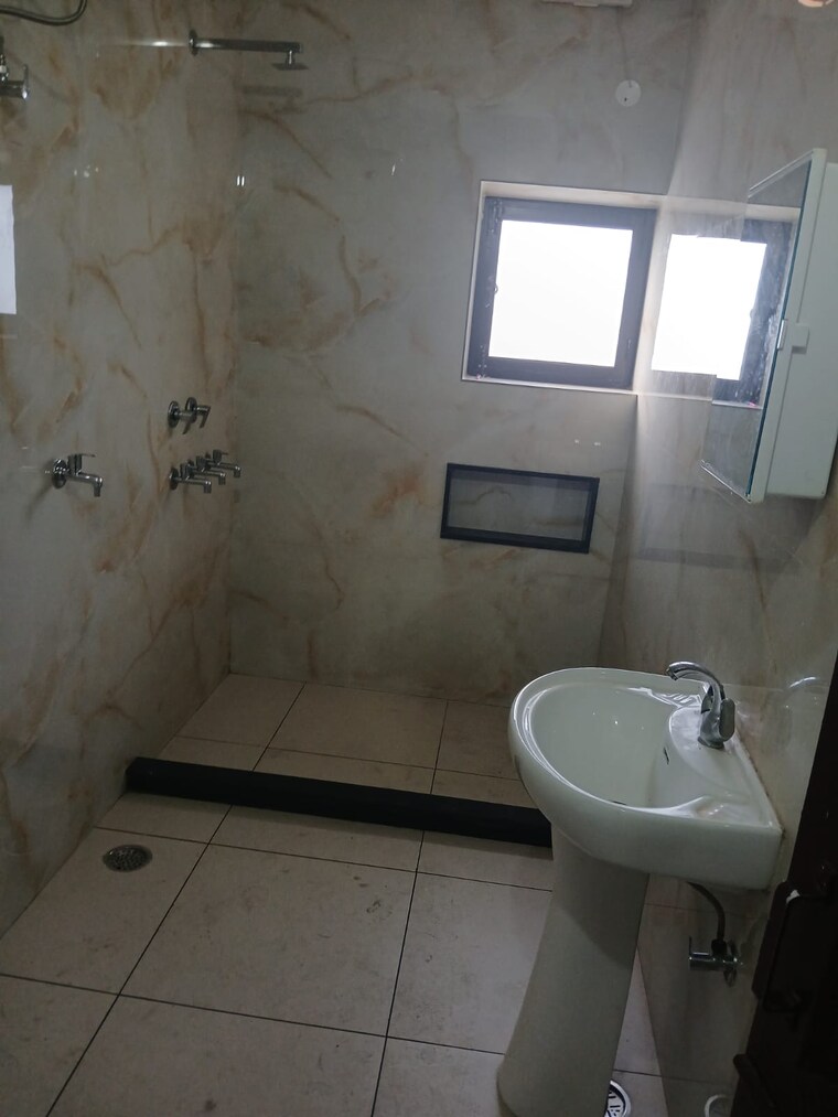 Bathroom, sector 38 2 Bedroom 3300 Sq.Ft. Builder Floor In Sector 38 Chandigarh 9248578