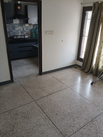 Room in 2 BHK Builder Floor at Sector 38 – for Rent
