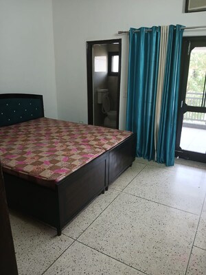 Bedroom in 2 BHK Builder Floor at Sector 38 – for Rent