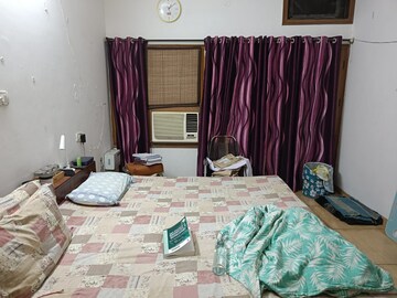 Bedroom in 1 BHK Builder Floor at Sector 40 – for Rent