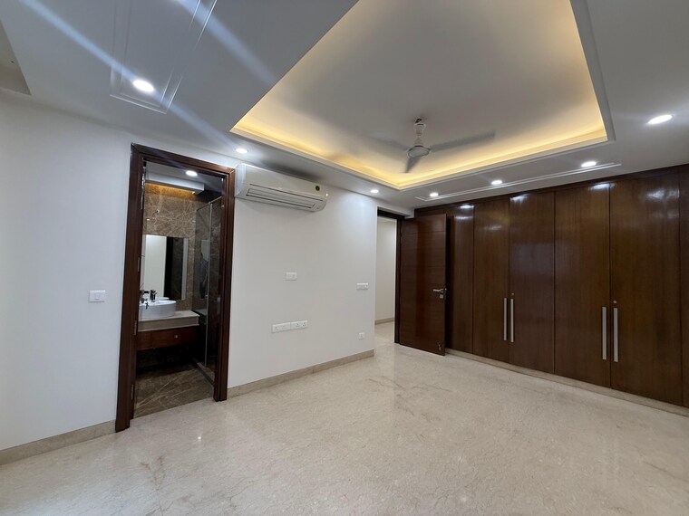 Room, greater kailash i 4 Bedroom 300 Sq.Yd. Builder Floor In Greater Kailash I Delhi 9248589