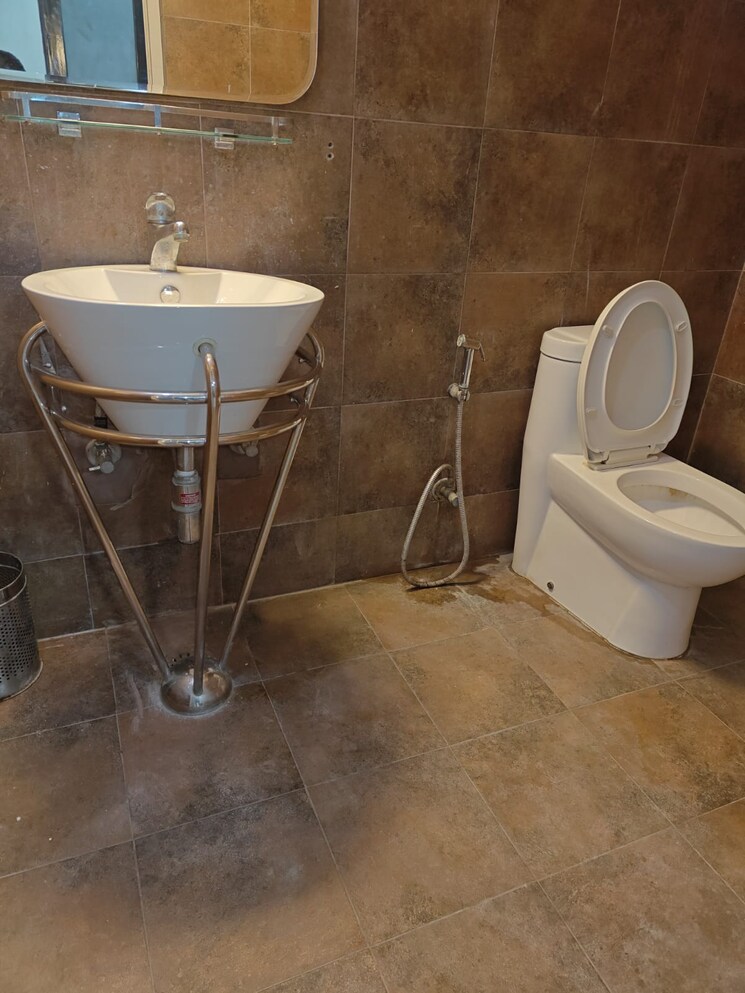 Bathroom, greater kailash i 1.5 Bedroom 300 Sq.Yd. Builder Floor In Greater Kailash I Delhi 9248591