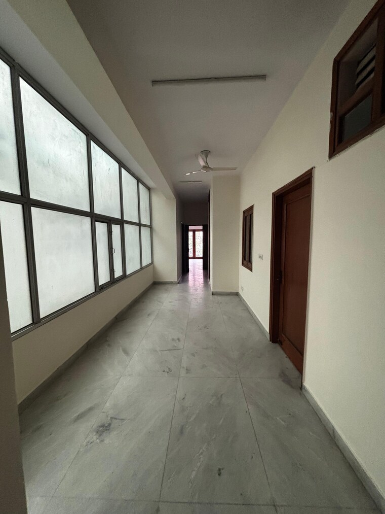 Room, greater kailash i 4 Bedroom 360 Sq.Yd. Builder Floor In Greater Kailash I Delhi 9248596