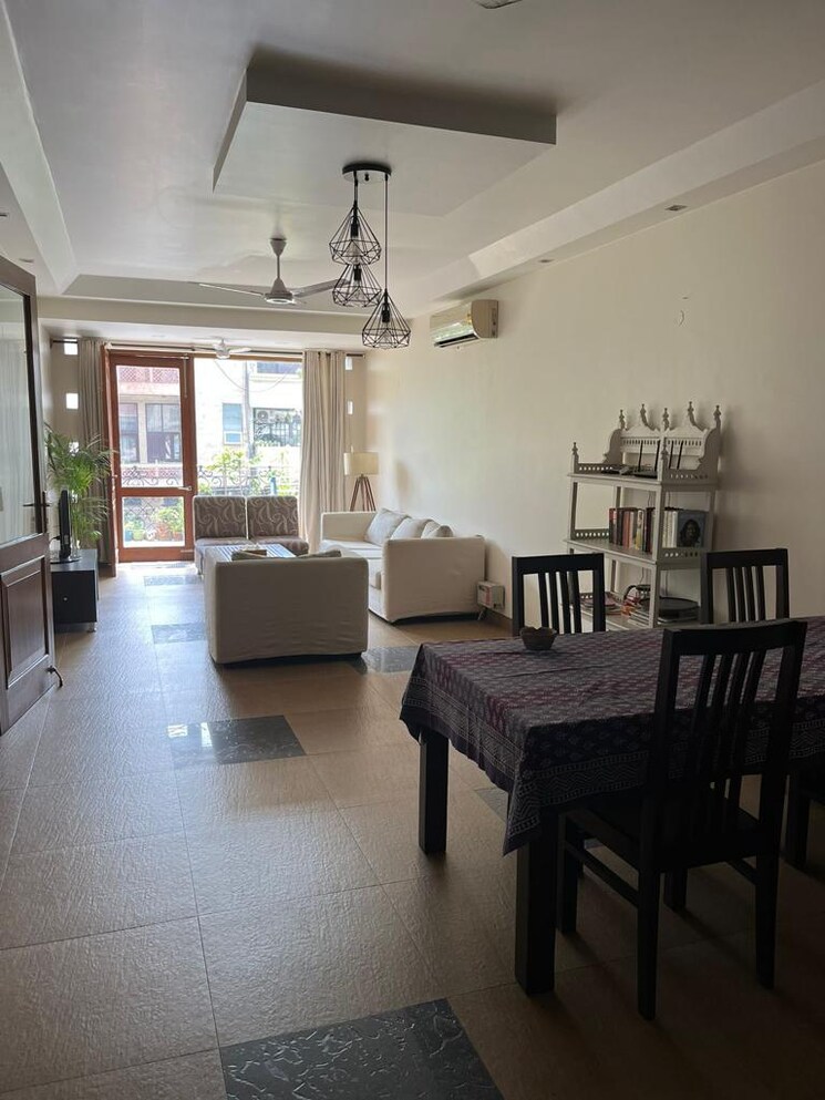 Living Room, greater kailash ii 3 Bedroom 300 Sq.Yd. Builder Floor In Greater Kailash ii Delhi 9248606