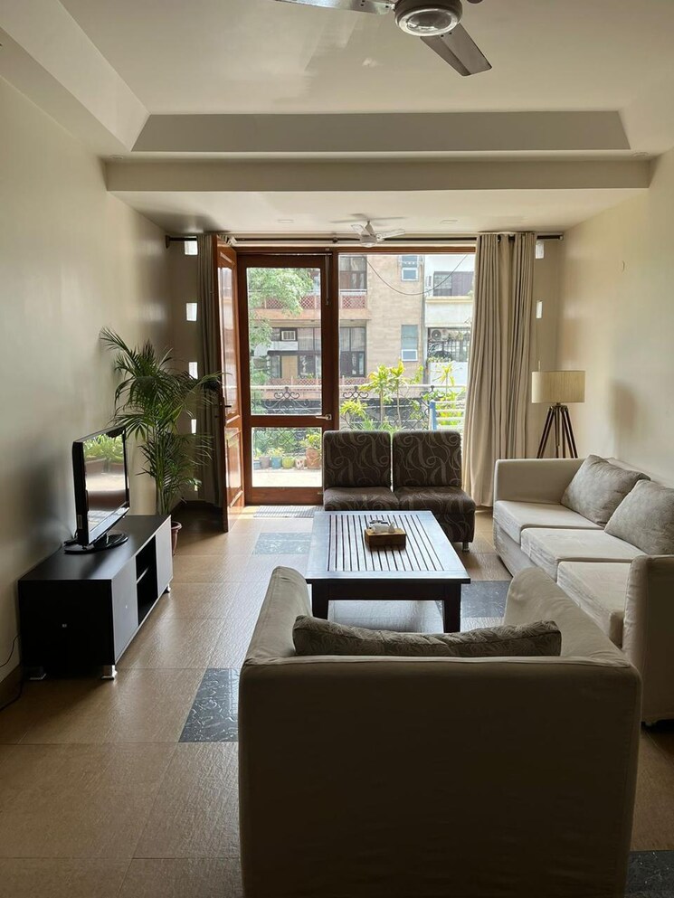 Living Room, greater kailash ii 3 Bedroom 300 Sq.Yd. Builder Floor In Greater Kailash ii Delhi 9248606