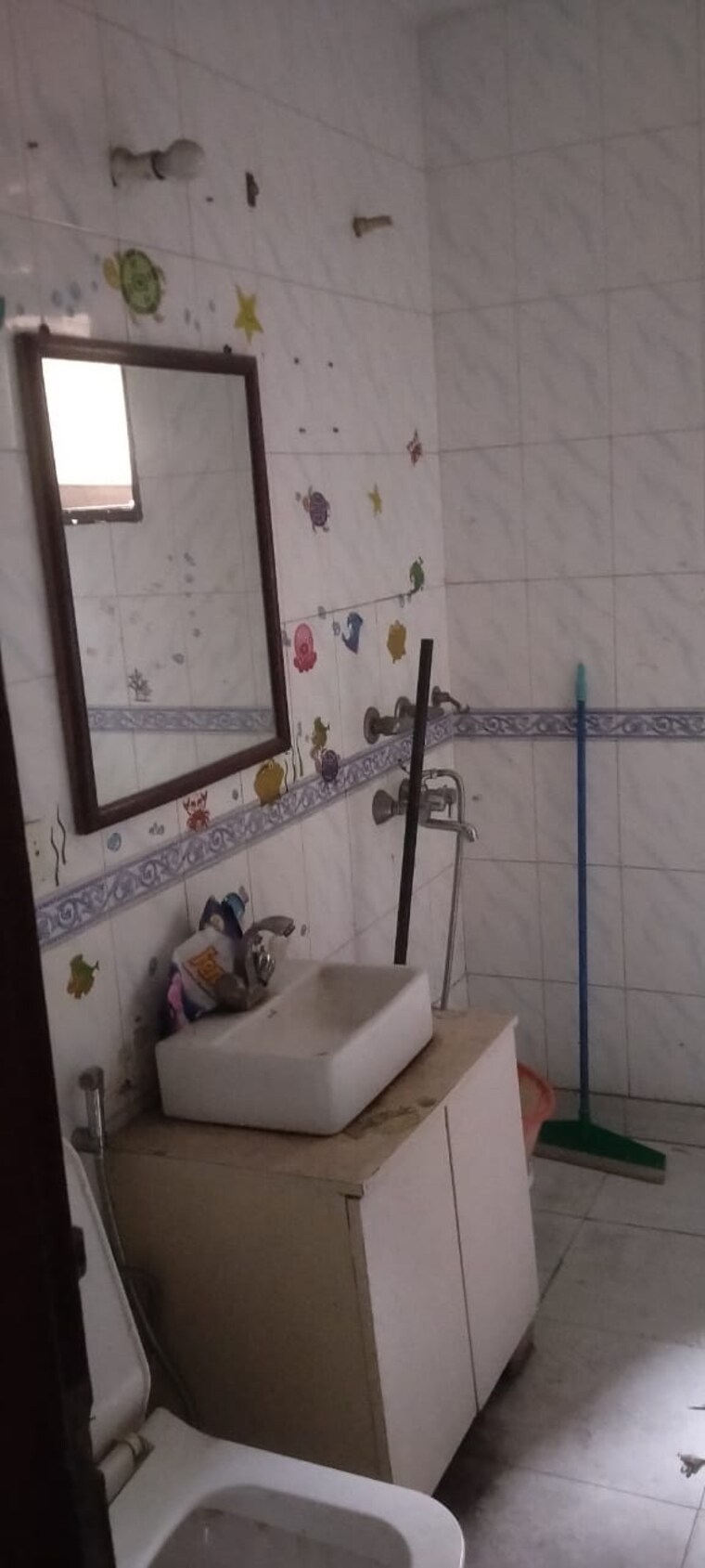 Bathroom, hauz khas 3 Bedroom 2000 Sq.Ft. Builder Floor In Hauz Khas Delhi 9248608