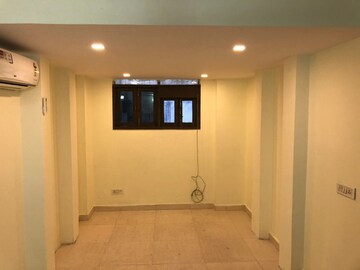 Room in 3 BHK Builder Floor at Hauz Khas – for Rent